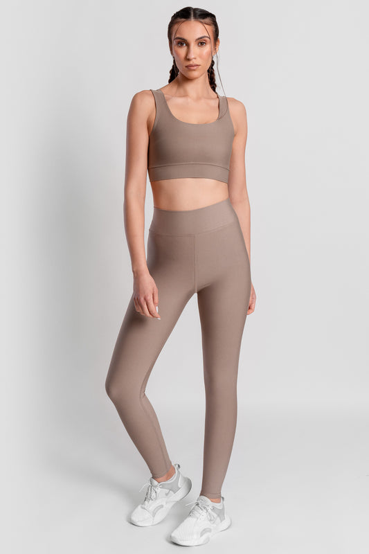 Model with stone color leggings, full view